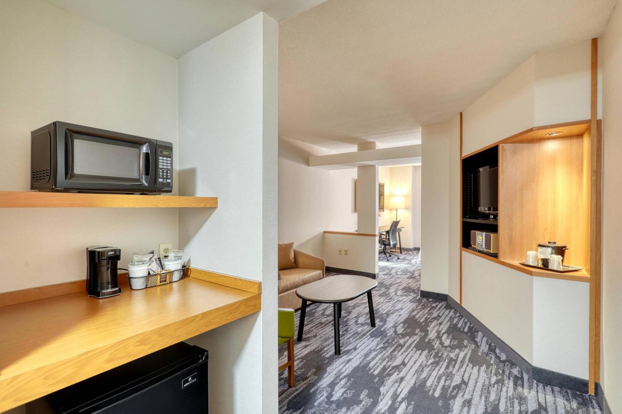 Fairfield Inn & Suites Woodbridge Avenel Buitenkant foto