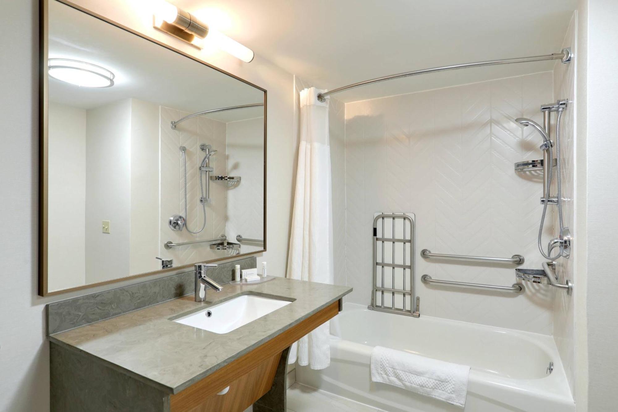 Fairfield Inn & Suites Woodbridge Avenel Buitenkant foto