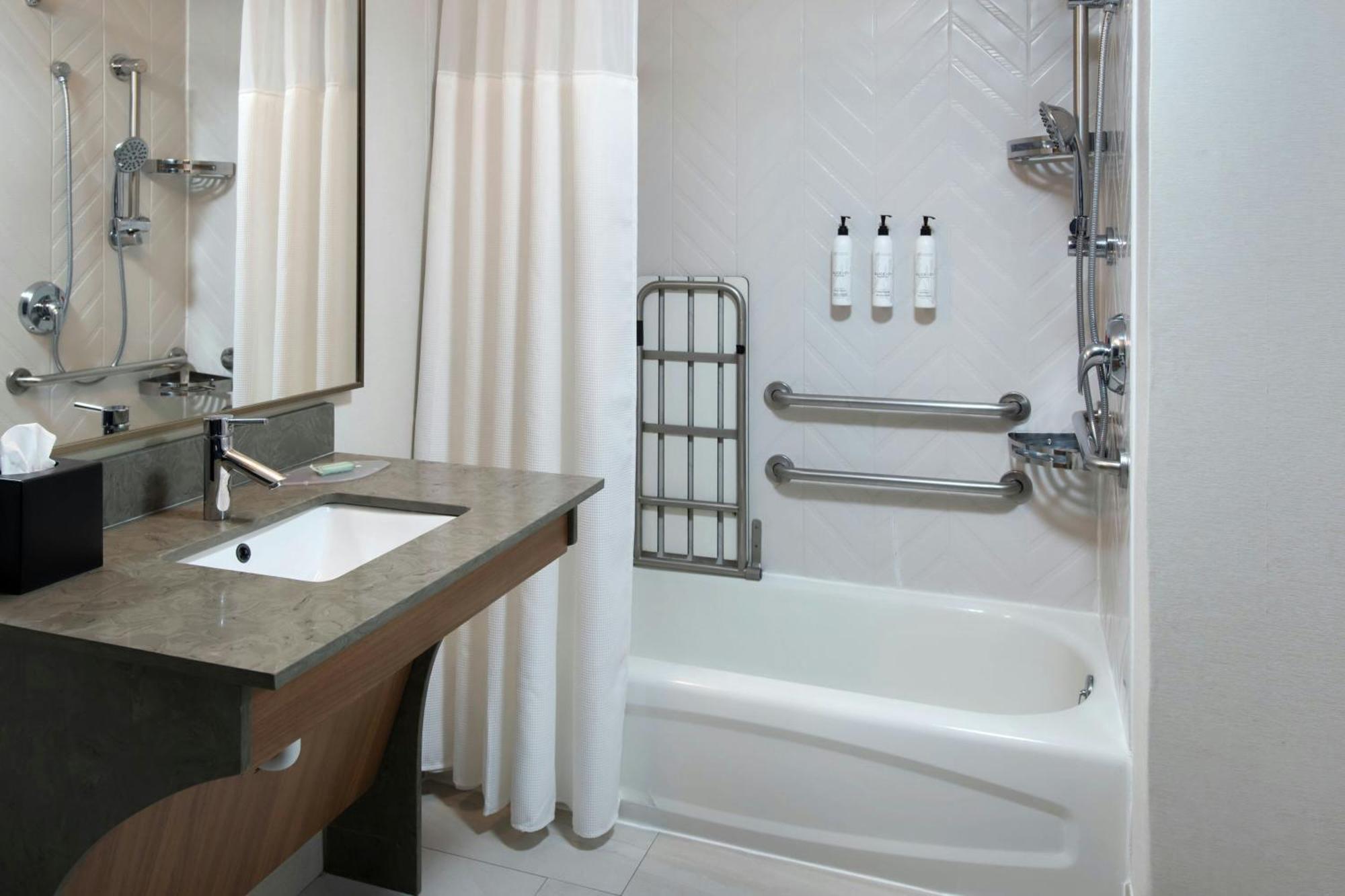 Fairfield Inn & Suites Woodbridge Avenel Buitenkant foto