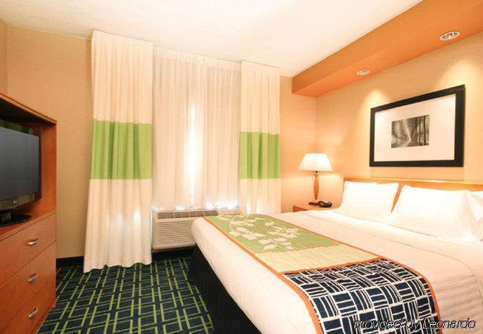 Fairfield Inn & Suites Woodbridge Avenel Buitenkant foto