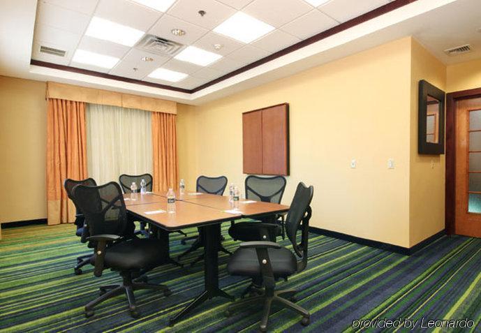 Fairfield Inn & Suites Woodbridge Avenel Buitenkant foto